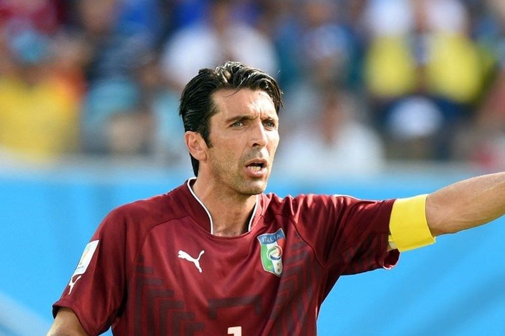 Buffon nâng cúp World Cup 2006 Buffon nâng cúp World Cup 2006
